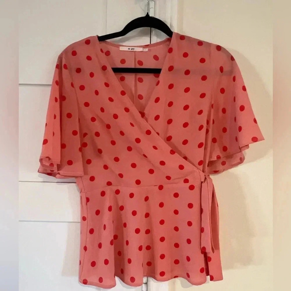 Francesca’s Mi Ami Pink polka dot wrap short sleeve blouse Size Small NWOT - Picture 1 of 4